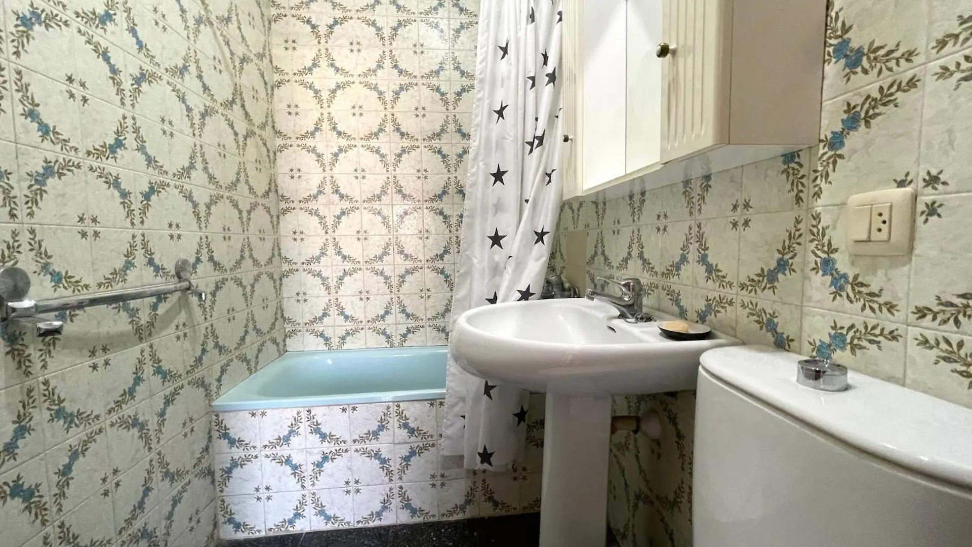 The Apartment In L'Escala Has 4 Bedrooms