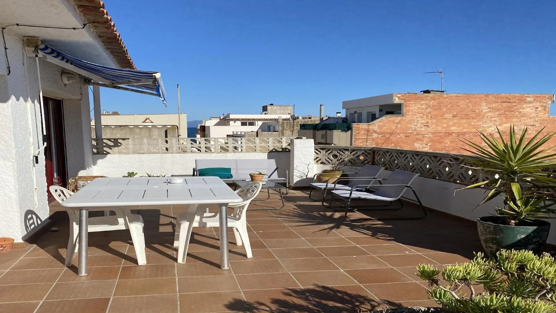The Apartment In L'Escala Has 4 Bedrooms