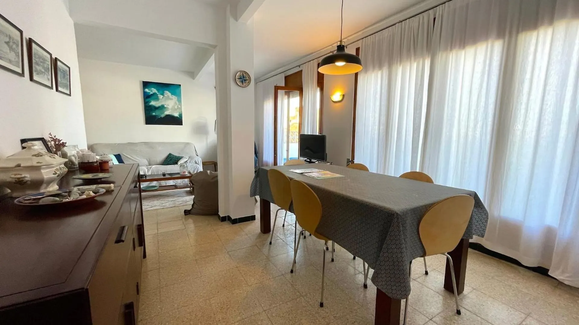 The Apartment In L'Escala Has 4 Bedrooms