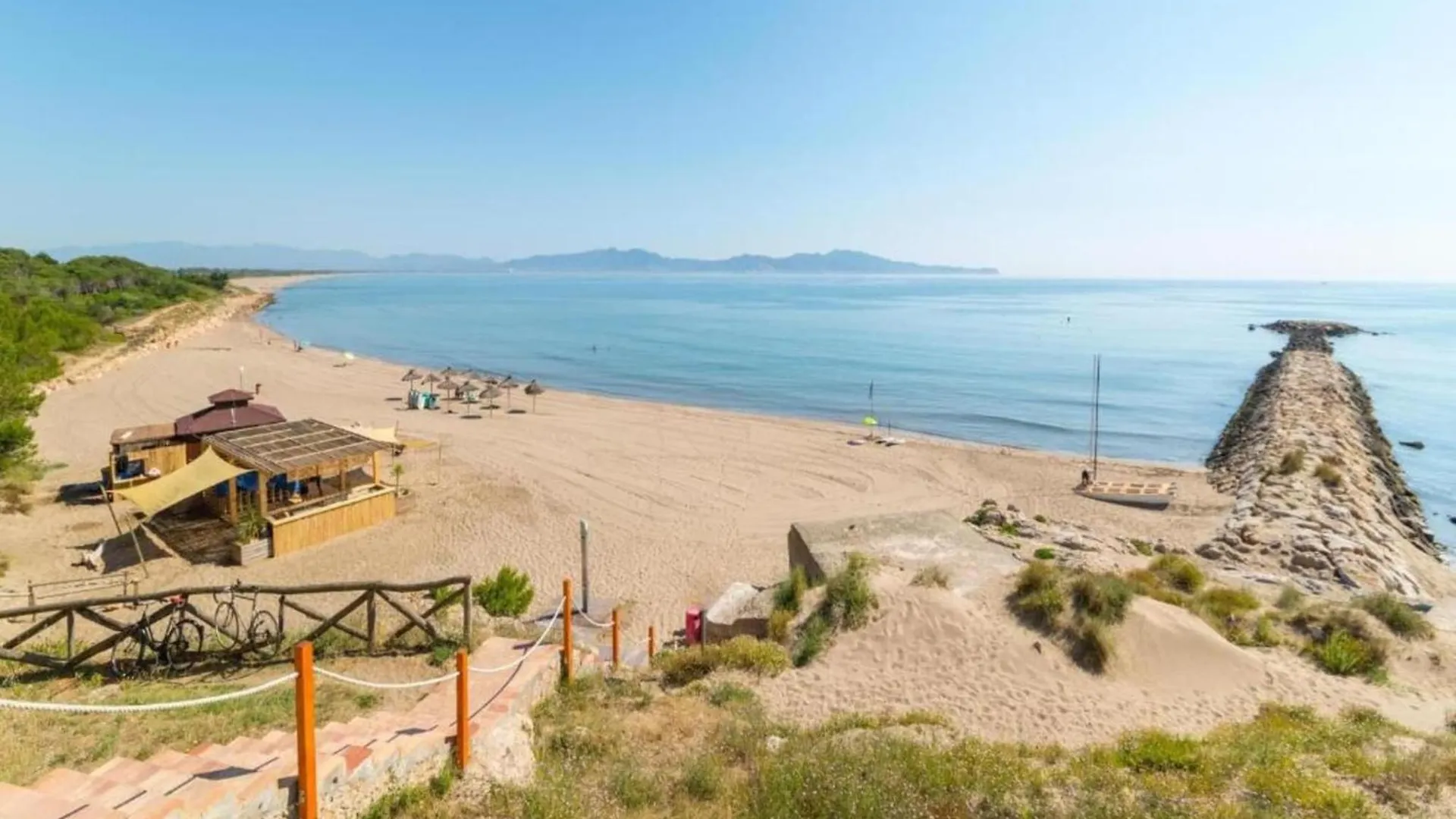 The Apartment In L'Escala Has 4 Bedrooms