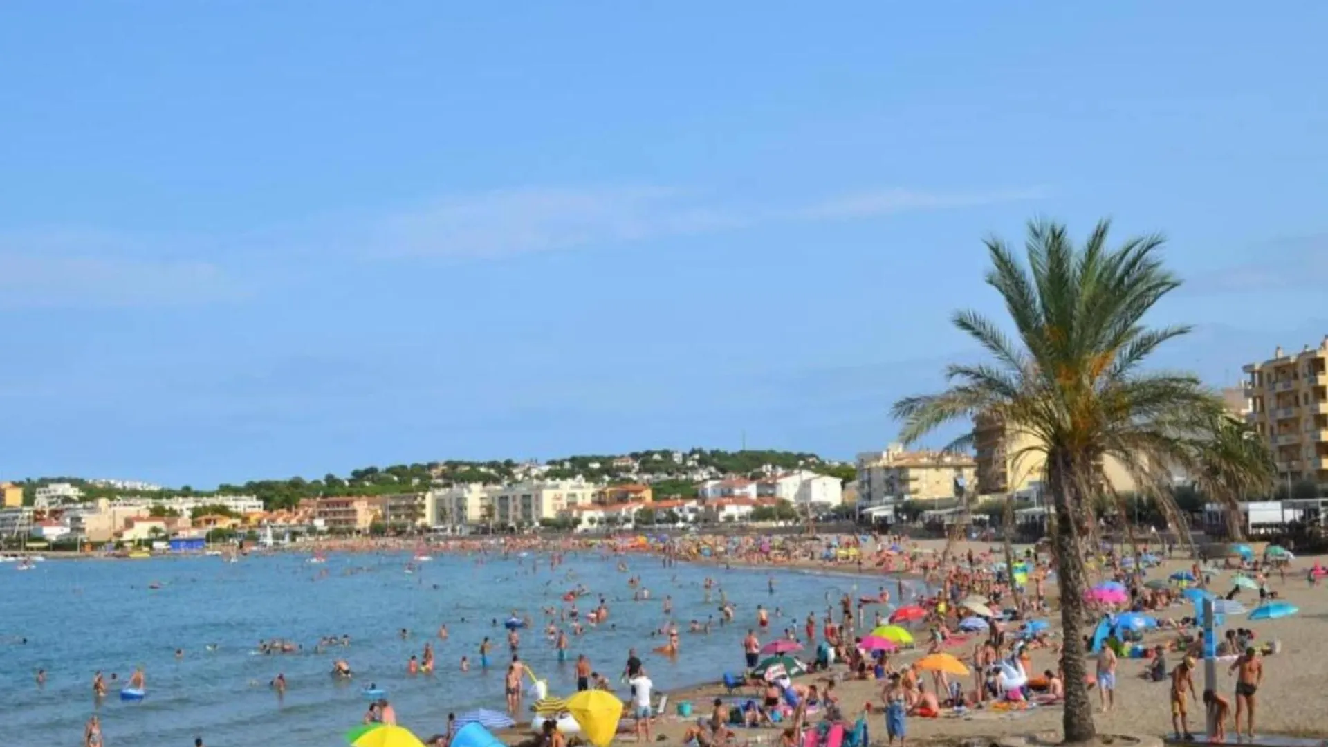 The Apartment In L'Escala Has 4 Bedrooms Spagna