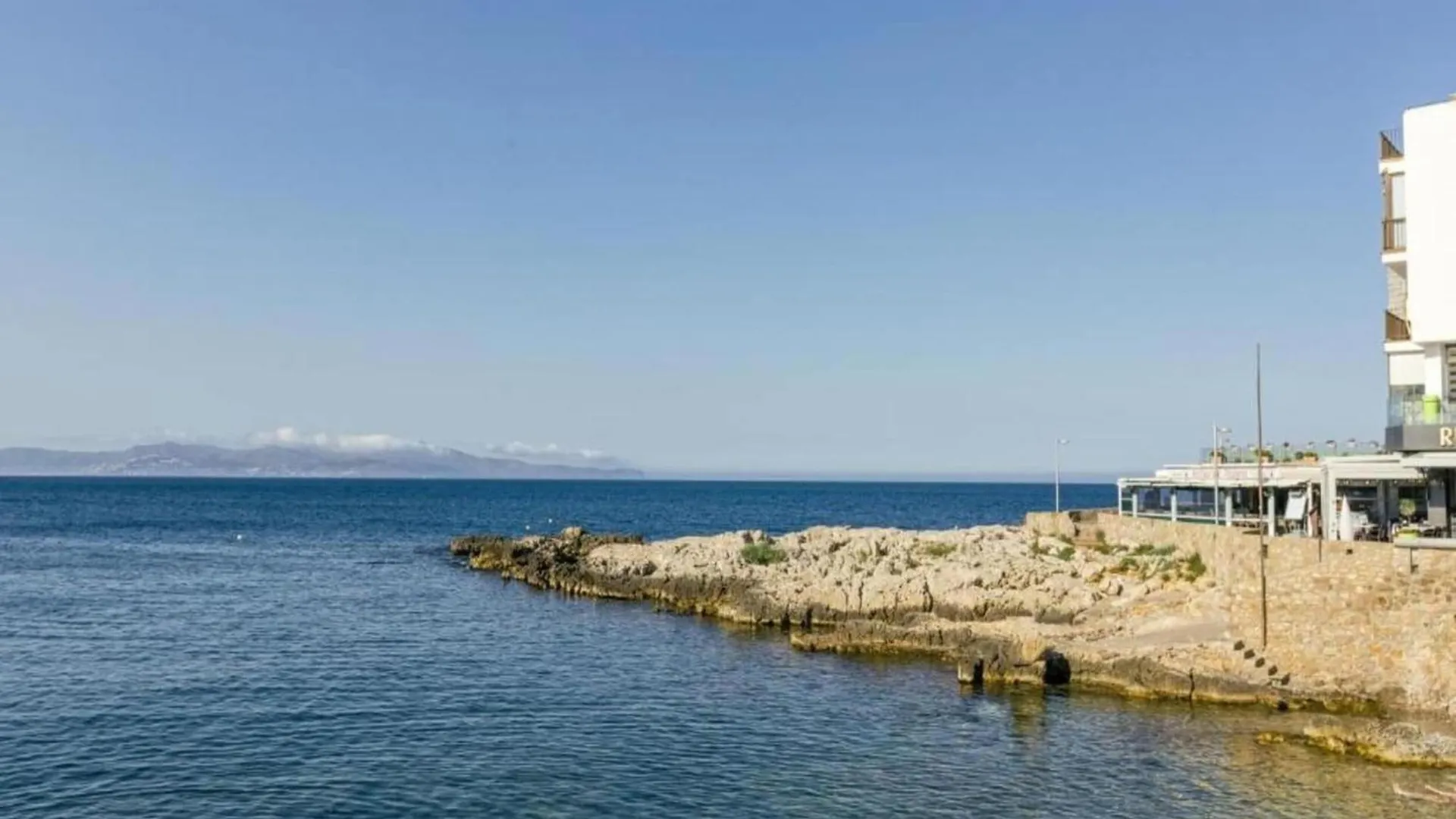 The Apartment In L'Escala Has 4 Bedrooms