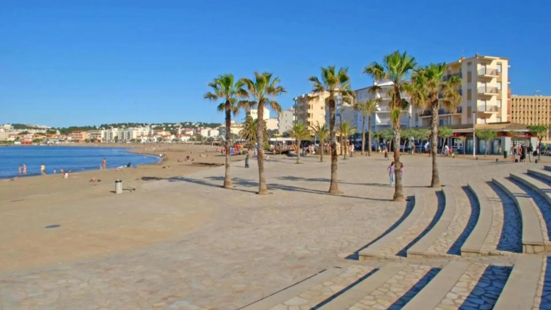 The Apartment In L'Escala Has 4 Bedrooms